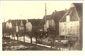 1872 Wilsterau am Helgenland, Rückseite der Häuser an der Deichstraße