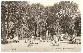 1908 Stadtpark mit Kinderspielplatz in der Stadt Wilster