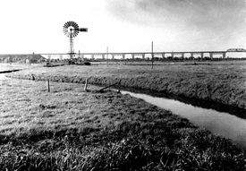 1950 Hochbrücke Hochdonn, Windturbine, Helmschen Bach