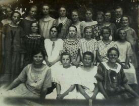 1924 Mädchen-Gruppe im Jugendverein Brokdorf