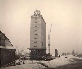 1958 Errichtung des Kornhaus Burg am Nord- Ostsee Kanal bei der Burger Fähre