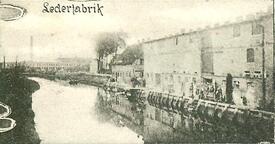 1900 Wilsterau, Blick von der Landrechter Brücke
rechts die vormaligen Gebäude der Lohgerberei Nicolaus Böhme