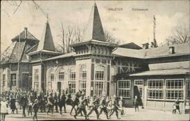 1916 Militär auf dem Platz am Colosseum in der Stadt Wilster