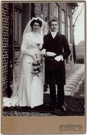 Braut und Bräutigam vor über einhundert Jahren in der Wilstermarsch