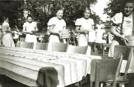 1939 Junge Frauen im Landjahrlager Wiesbach in Schlesien