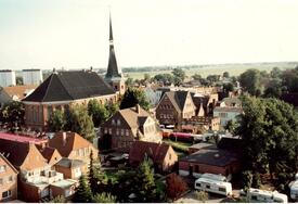 2000 Blick Richtung Brokdorf über die Stadt Wilster