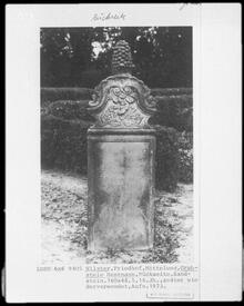 Grabstele Hentmann auf dem Friedhof in Wilster