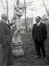 1965 Allegorische Marmor-Figur im Bürgermeister Garten