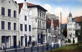 ca. 1914 Kirchenstraße in Itzehoe; das zweite von links ist das Haus 9