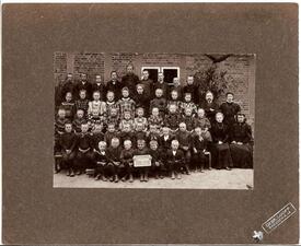 1909 Schüler der Dorfschule Honigfleth der Gemeinde Stördorf in der Wilstermarsch