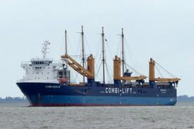 30.07.2017 Dockschiff COMBI DOCK III erreicht mit der PEKING den Elbehafen Brunsbüttel