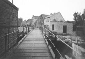 1905 Fußgängersteg über die Wilsterau am Rosengarten in Wilster