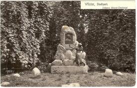 1909 Denkmal für Johann Meyer im Stadtpark in Wilster