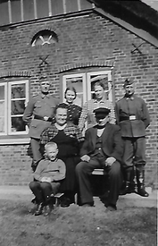 1930er Jahre - Jugend in der Wilstermarsch -
Väter und andere Familienmitglieder auf Fronturlaub