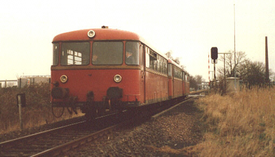 1986 Nebenstrecke Wilster - Brunsbüttel Süd
Schienenbus vor dem Bahnhof Brunsbüttel Süd