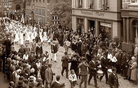 1932 Umzug zum 650ten Stadtjubiläum der Stadt Wilster - Gruppen der Sportler
