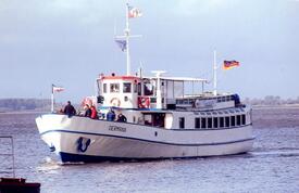 2010 auf der Elbe bei Stadersand: GERMANIA - Ausflugsschiff der Reederei PSB Brandt