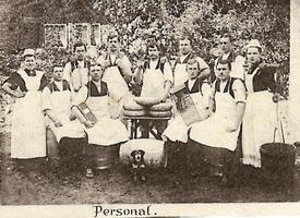 1898 Personal der Dampfmolkerei und Fettkäserei (Meierei) Albert Siemen in St. Margarethen