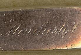 Relikte aus dem Mencke-Stift in Wilster - Messer Gabel Löffel - Besteck mit Namenszug