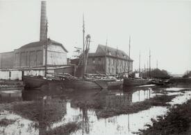 1920 Frachtschiffe auf der Wilsterau bei den Trocknungs- und Mahlwerken