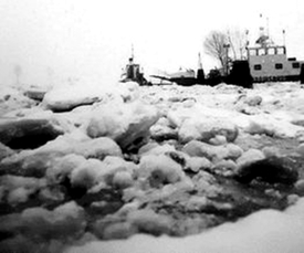 1963 Nord- Ostsee Kanal im Eiswinter 1962/63 an der Burger Fähre