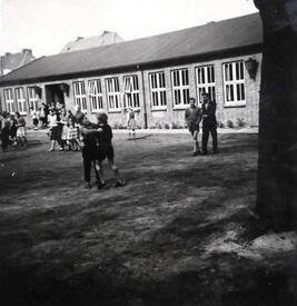 1956 Schulhof der Mittelschule Wilster