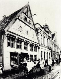 1895 Johannisstraße in Wilster - heutige obere Schmiedestraße, Schlachterei Schlüter