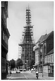 1967 Turm der St. Bartholomäus Kirche in Wilster - Kupfer Eindeckung, Montage von Wetterhahn und Kugel