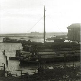 17. Februar 1962 - Hafen St. Margarethen mit abgetriebenem und gestrandeten Binnenschiff