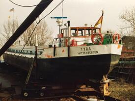 1994 TYRA im Glückstädter Binnenhafen bei Brockmüller auf Slip