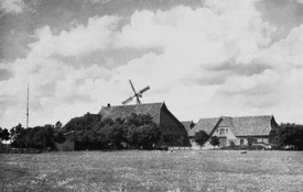 1922 Gehöft mit Windmühle in Osterbünge in der Gemeinde St. Margarethen in der Wilstermarsch