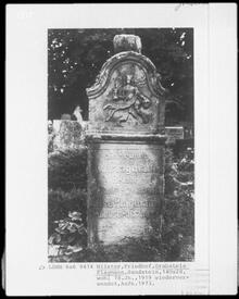 Grabstele Plagmann auf dem Friedhof in Wilster