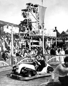 1954 Wilster Jahrmarkt - Selbstfahrer, Schiffschaukel, Riesenrad