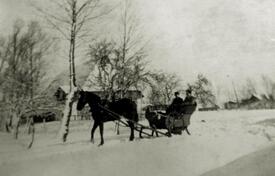 1947 Transportmittel in der Wilstermarsch bei Eis und Schnee  - Pferdeschlitten