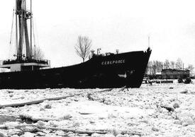 1963 Stegkonstruktion über das Eis des zugefrorenen Nord-Ostsee Kanal