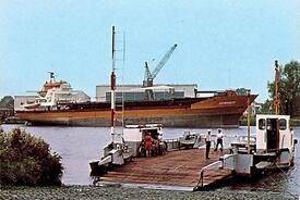 1975 Fluß-Fähre und Peters Werft in Wewelsfleth an der Stör