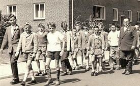 1961 Umzug der Kinder-Gilde in der Etatsrat-Michaelsen-Straße