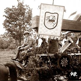 1932 Umzug zum 650ten Stadtjubiläum der Stadt Wilster - Festwagen Tischler