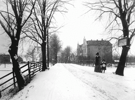 1907 Allee mit der Schweinsbrücke in Wilster