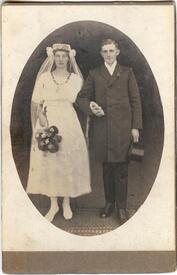 Braut und Bräutigam vor über einhundert Jahren in der Wilstermarsch