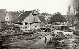 1870 Rosengarten mit dem Bäckerstraßenfleth und dem dahinter liegenden Neumarkt in Wilster