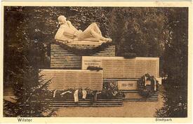 1930 Gefallenen Ehrenmal im Stadtpark der Stadt Wilster
