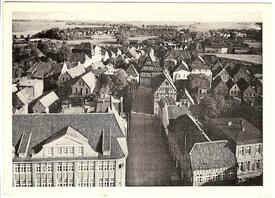 ca. 1940 Blick vom Turm der St. Bartholomäus-Kirche in südliche Richtung über die Stadt Wilster.