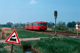 1988 Nebenstrecke Wilster - Brunsbüttel Süd
Schienenbus am Bahnhof St. Margarethen, der in der Gemeinde Landscheide liegt.