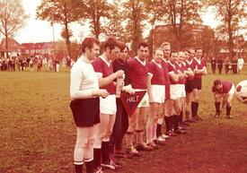 1966 - 1972 Fußballspiele zu Gunsten der Kindergilde Wilster - Dampfroß gegen Schimmelreiter