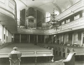 1964 Innenraum, Orgel und Emporen der St. Bartholomäus Kirche zu Wilster