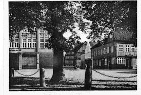ca. 1943 Südwestseite des Marktplatzes in Wilster
