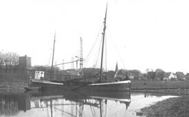 1924 Besan-Schute TYRA im Hafen St. Margarethen