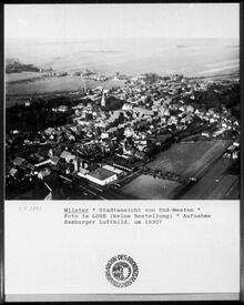 1930 Luftbild aus südlicher Richtung auf die Stadt Wilster