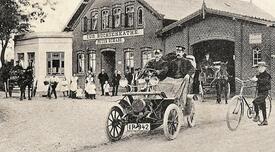 1909 Kraftdroschke vor dem Gasthof Zur Büchsenkathe an der Bekau